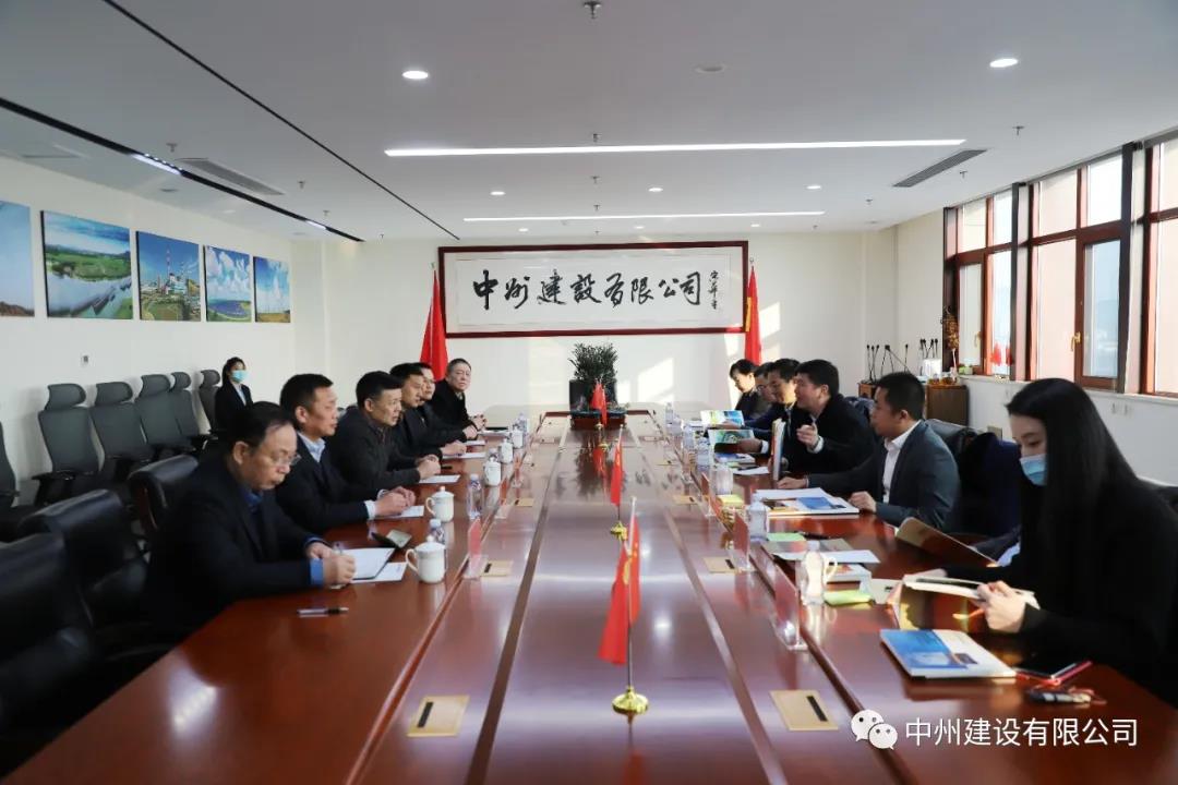 大唐河南清潔能源有限責(zé)任公司總經(jīng)理王永民、金風(fēng)科技集團(tuán)國(guó)內(nèi)營(yíng)銷中心副總經(jīng)理韓明剛一行到我司參觀考察